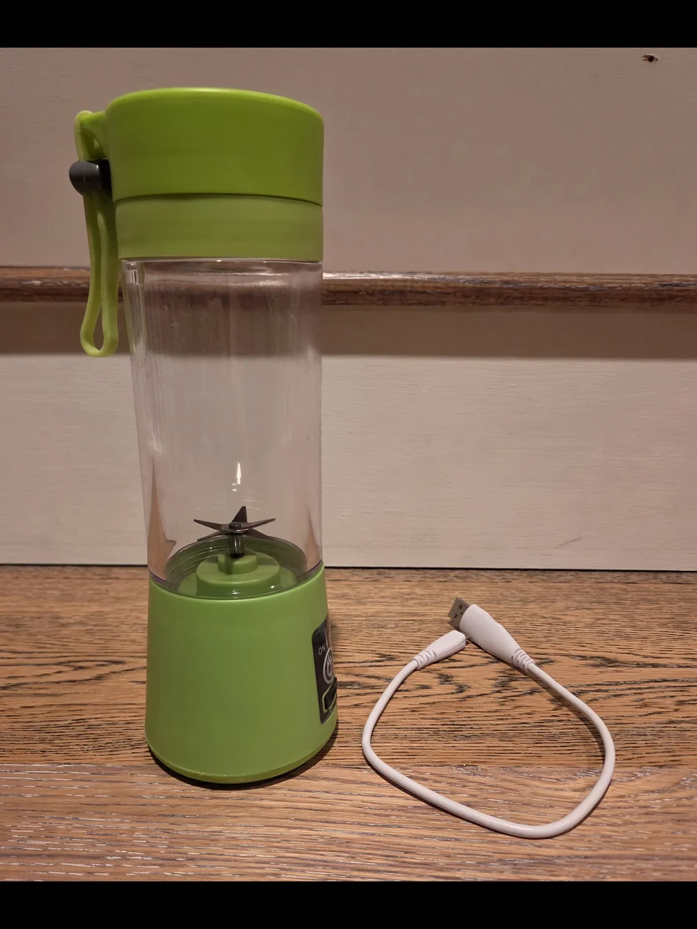 Portable Blender / Juicer (13 oz) - Cordless / Rechargeable (USB-Mini)w/Strainer